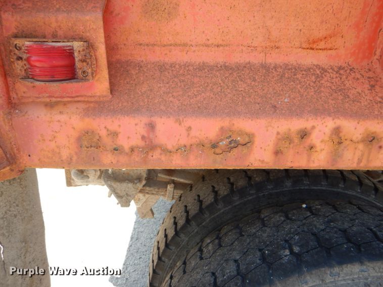 image for item DG4864 1995 Ford F80 dump truck