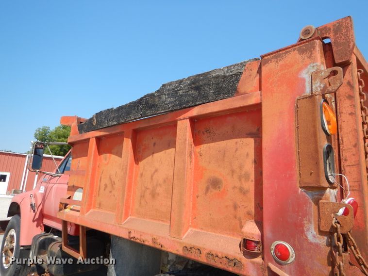 image for item DG4864 1995 Ford F80 dump truck
