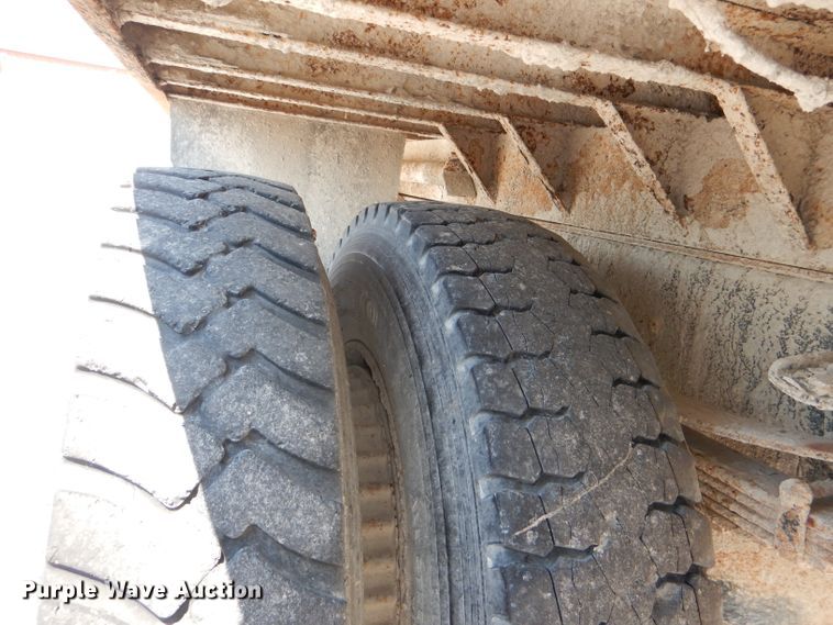 image for item DG4864 1995 Ford F80 dump truck