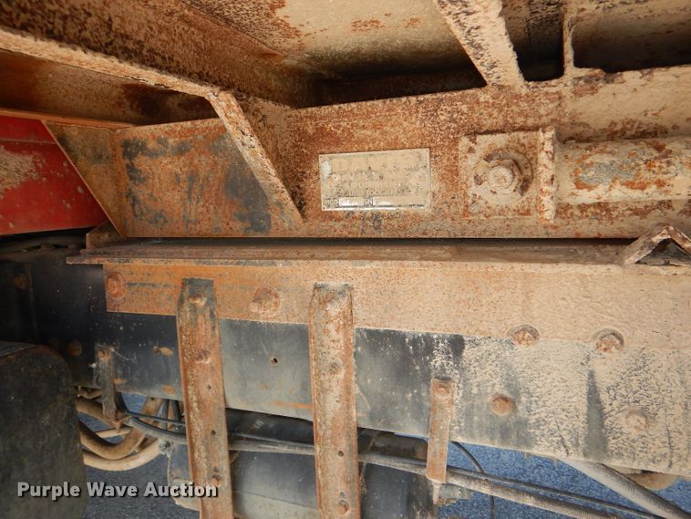 image for item DG4864 1995 Ford F80 dump truck