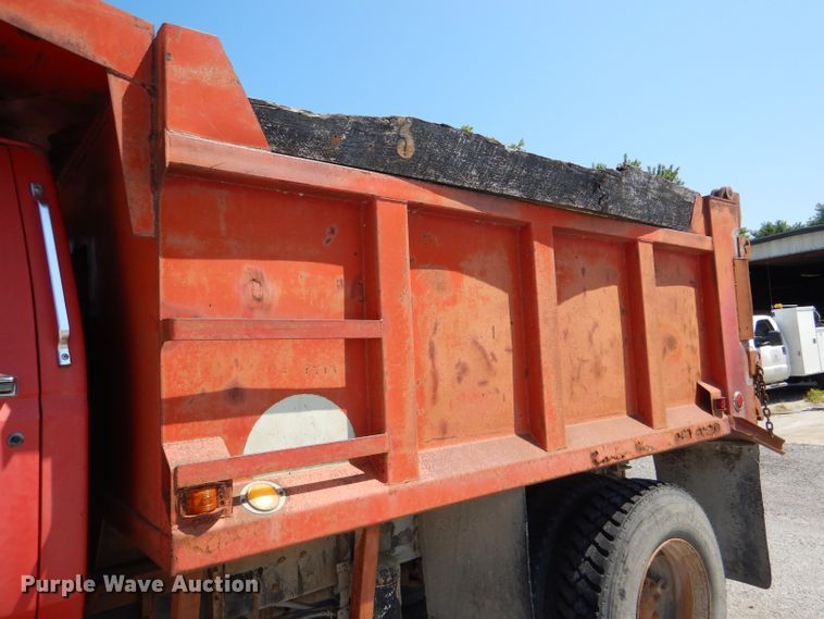 image for item DG4864 1995 Ford F80 dump truck