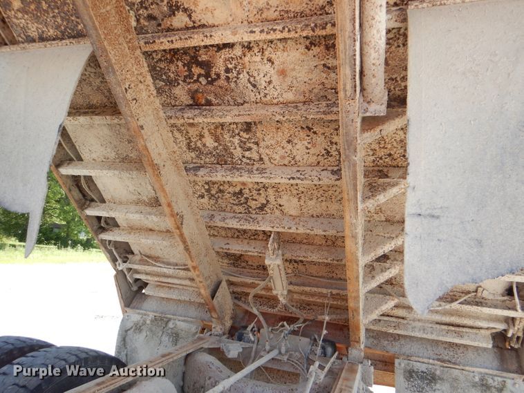 image for item DG4864 1995 Ford F80 dump truck