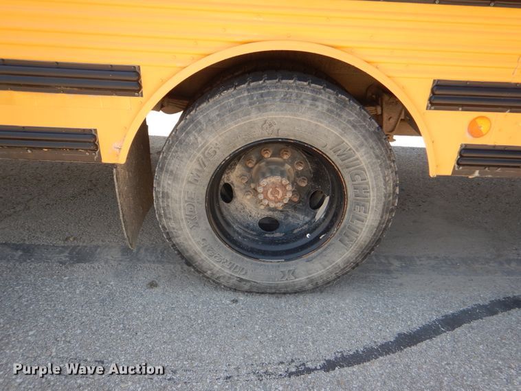 image for item DG4867 2001 Freightliner FS65 school bus