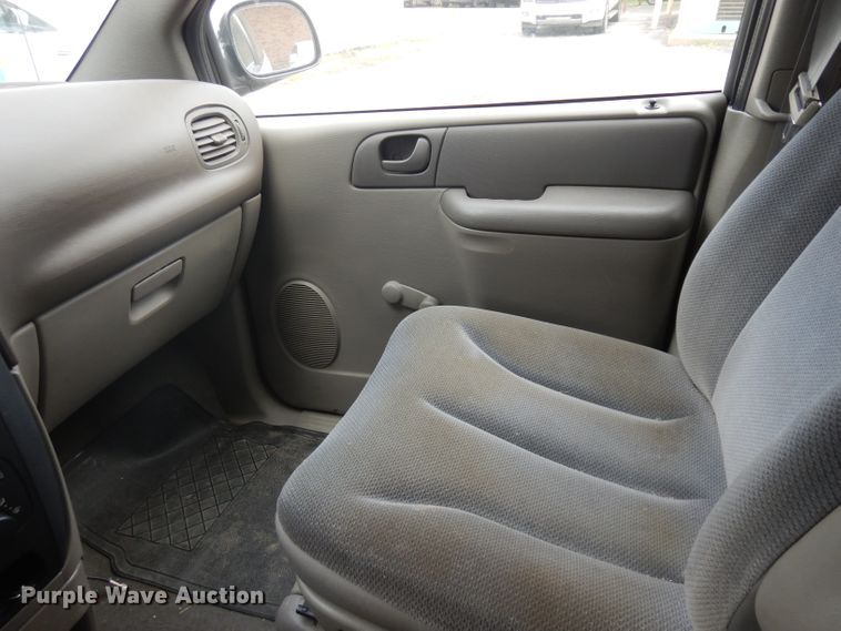 image for item DH0324 2002 Dodge Caravan minivan
