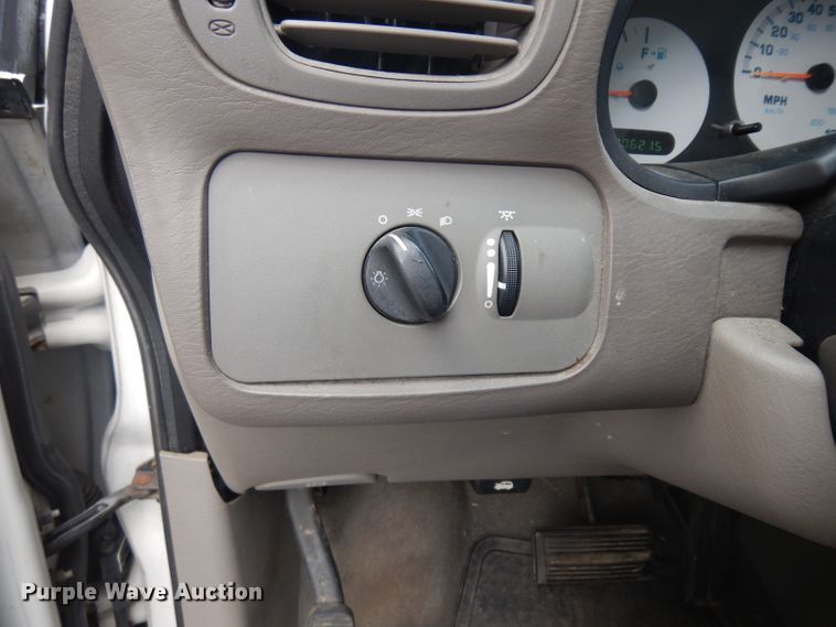 image for item DH0324 2002 Dodge Caravan minivan