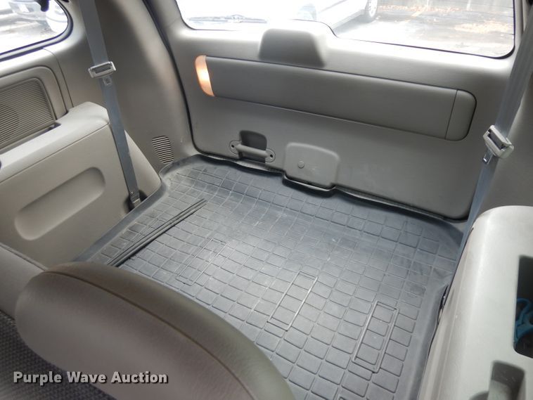 image for item DH0324 2002 Dodge Caravan minivan