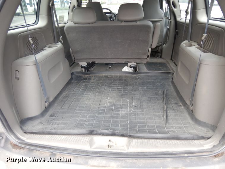 image for item DH0324 2002 Dodge Caravan minivan