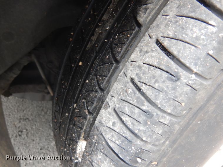 image for item DH0324 2002 Dodge Caravan minivan