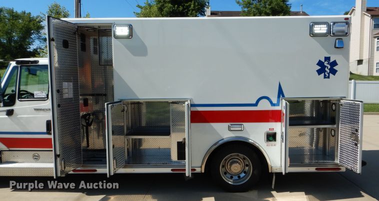 image for item DH6047 2014 International TerraStar ambulance