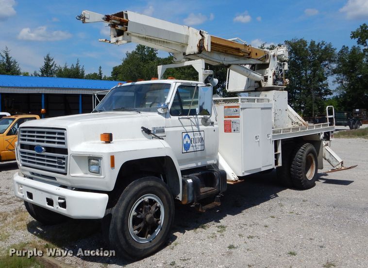image for item DH6056 1993 Ford F800 bucket truck