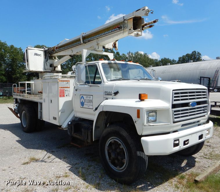 image for item DH6056 1993 Ford F800 bucket truck
