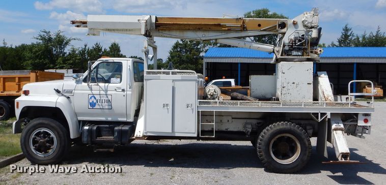 image for item DH6056 1993 Ford F800 bucket truck