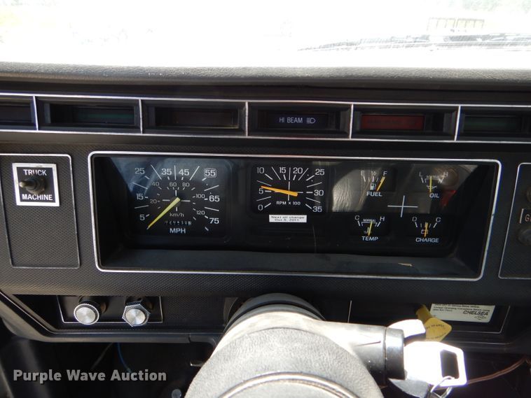 image for item DH6056 1993 Ford F800 bucket truck