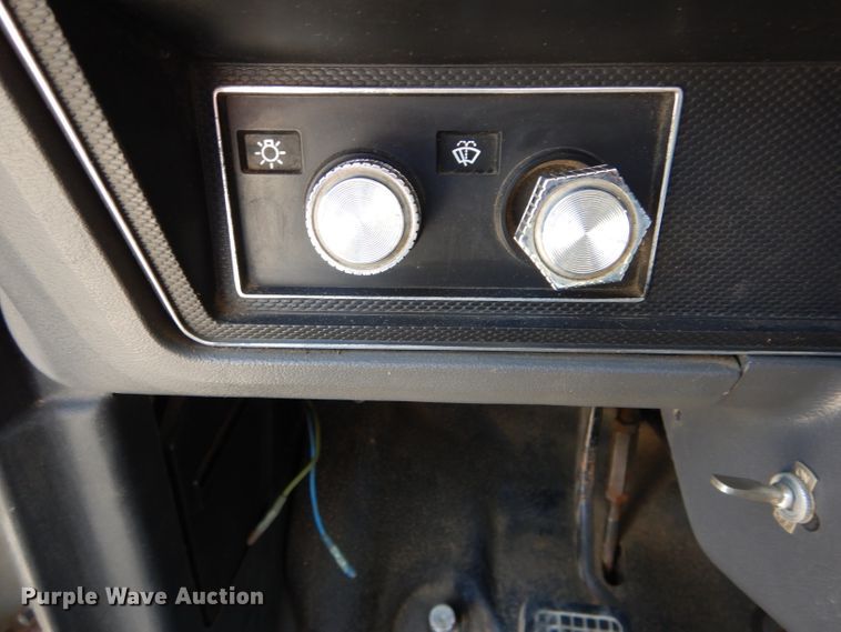 image for item DH6056 1993 Ford F800 bucket truck