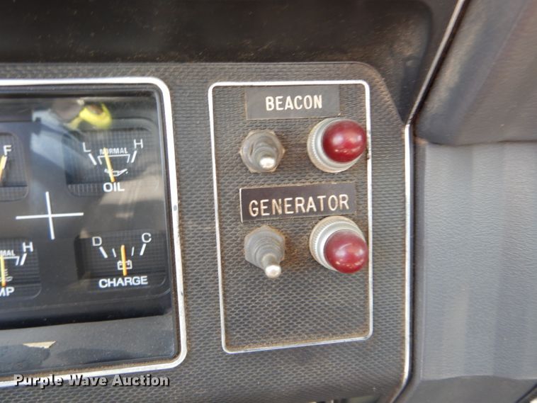 image for item DH6056 1993 Ford F800 bucket truck