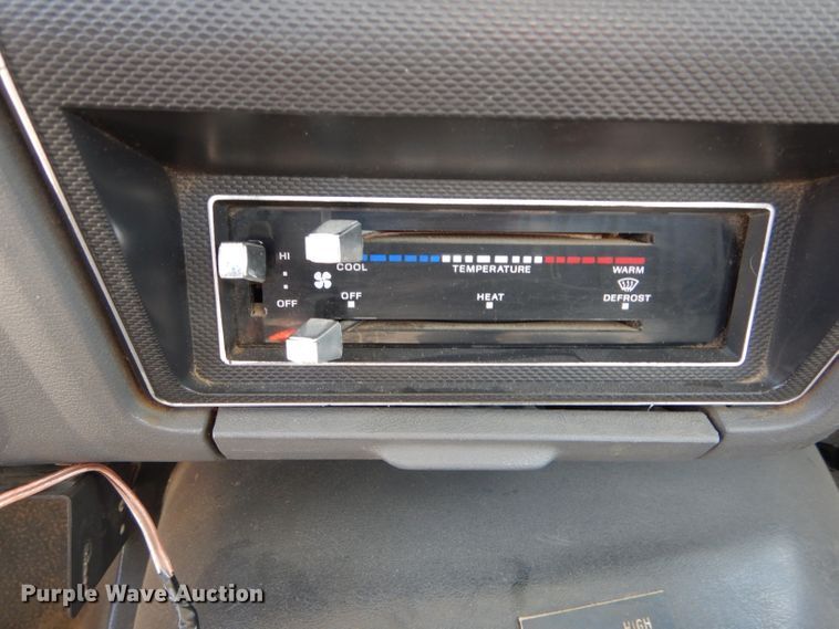 image for item DH6056 1993 Ford F800 bucket truck