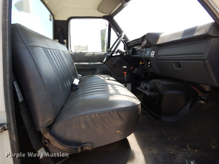 image for item DH6056 1993 Ford F800 bucket truck