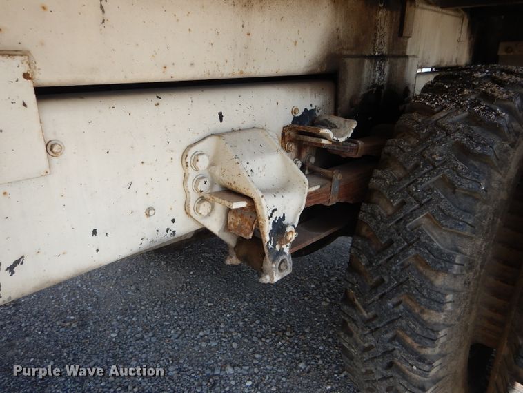 image for item DH6056 1993 Ford F800 bucket truck