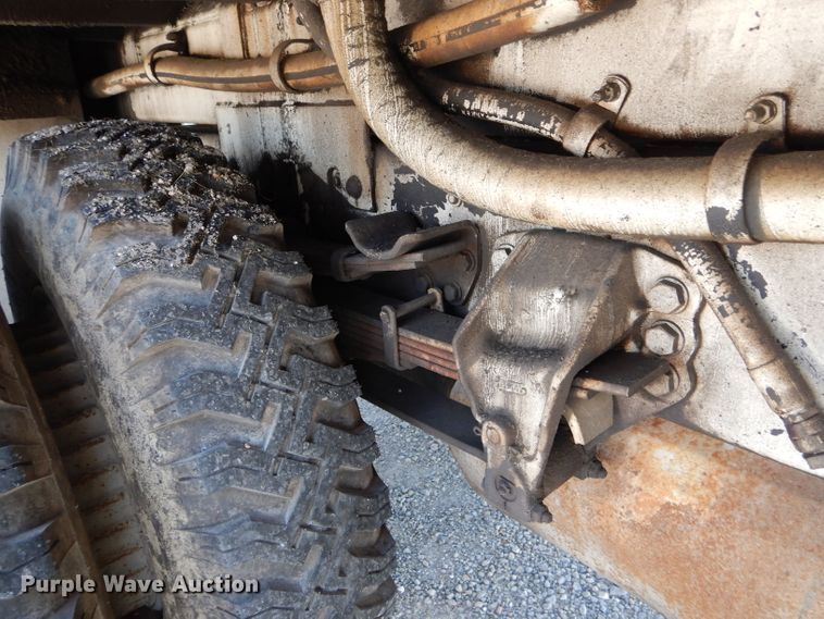 image for item DH6056 1993 Ford F800 bucket truck