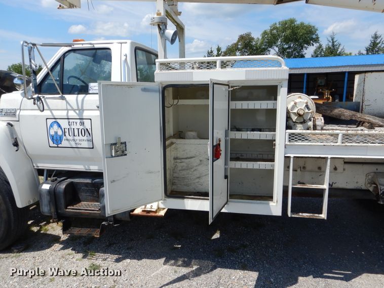 image for item DH6056 1993 Ford F800 bucket truck