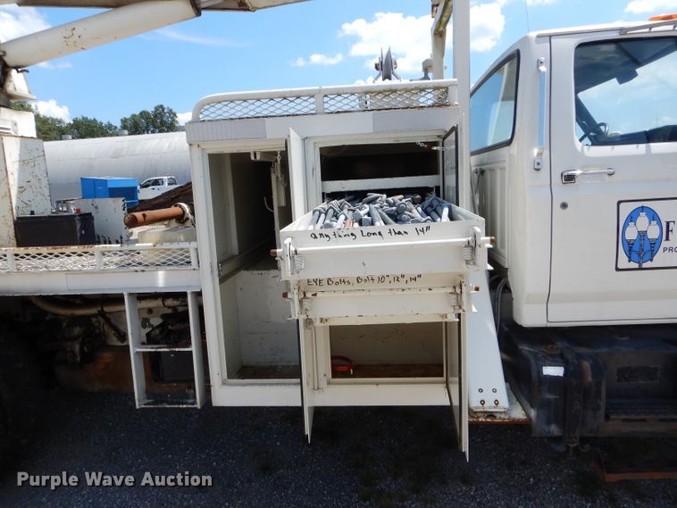 image for item DH6056 1993 Ford F800 bucket truck