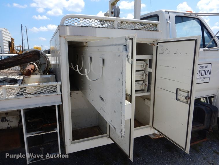 image for item DH6056 1993 Ford F800 bucket truck