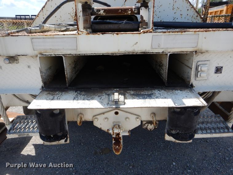 image for item DH6056 1993 Ford F800 bucket truck