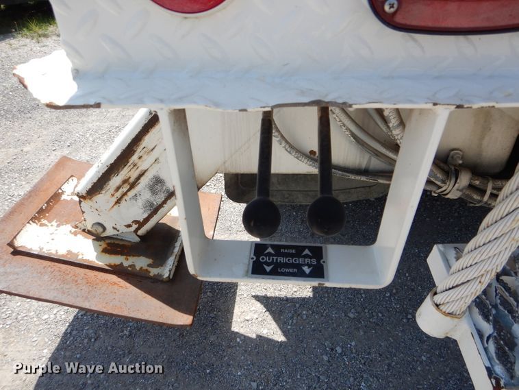 image for item DH6056 1993 Ford F800 bucket truck