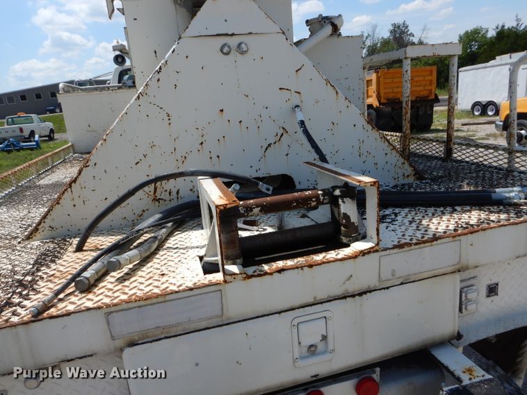 image for item DH6056 1993 Ford F800 bucket truck