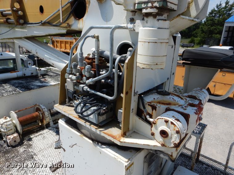 image for item DH6056 1993 Ford F800 bucket truck