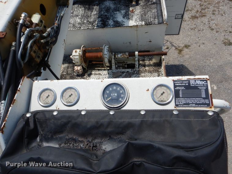 image for item DH6056 1993 Ford F800 bucket truck