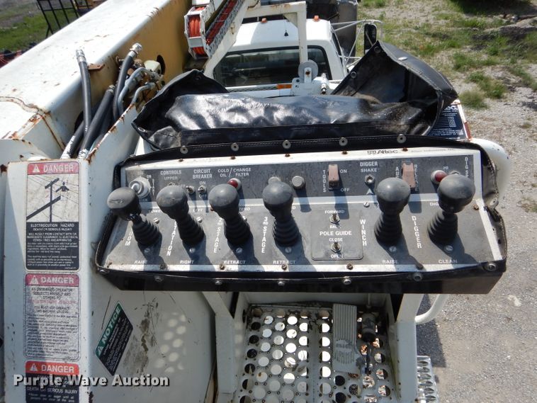 image for item DH6056 1993 Ford F800 bucket truck
