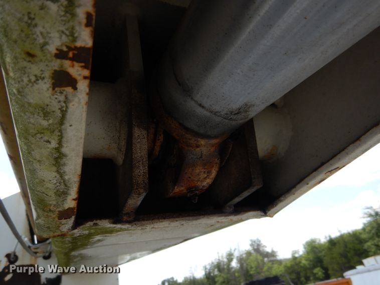 image for item DH6056 1993 Ford F800 bucket truck