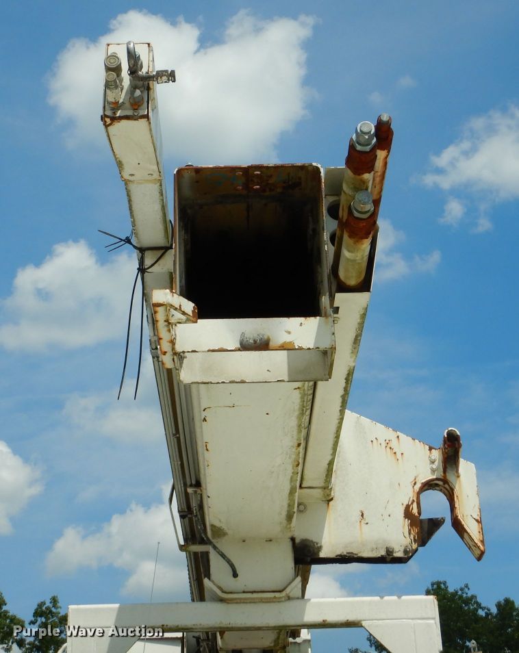 image for item DH6056 1993 Ford F800 bucket truck