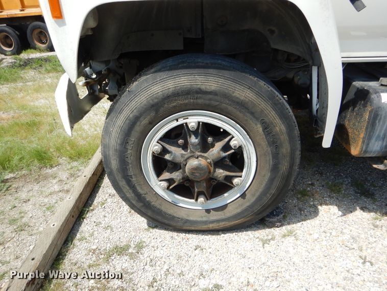 image for item DH6056 1993 Ford F800 bucket truck