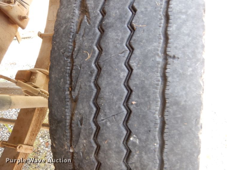 image for item DH6056 1993 Ford F800 bucket truck