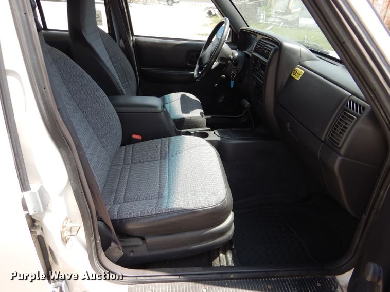 image for item DH6059 2000 Jeep Cherokee SUV