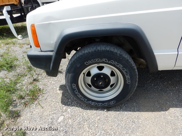 image for item DH6059 2000 Jeep Cherokee SUV