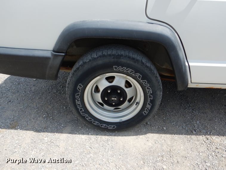 image for item DH6059 2000 Jeep Cherokee SUV