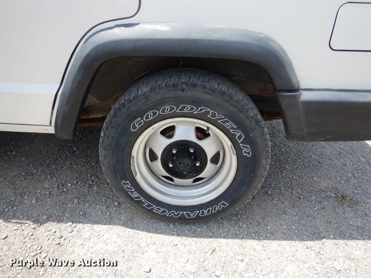 image for item DH6059 2000 Jeep Cherokee SUV