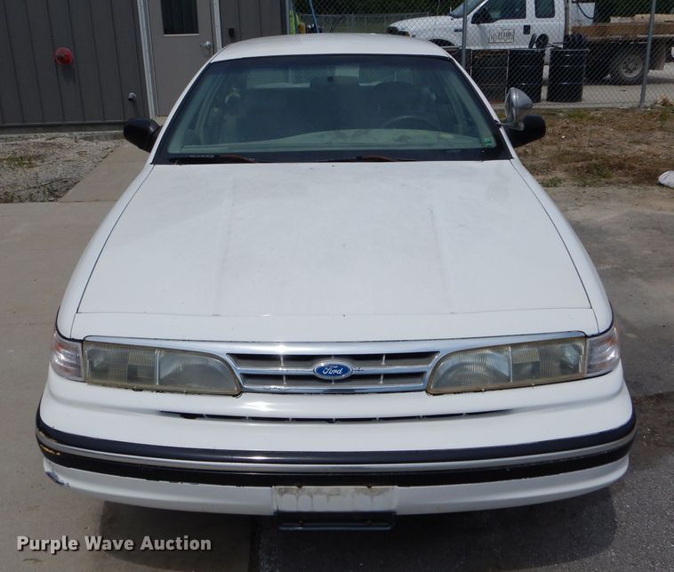 image for item DH6061 1996 Ford Crown Victoria Police Interceptor
