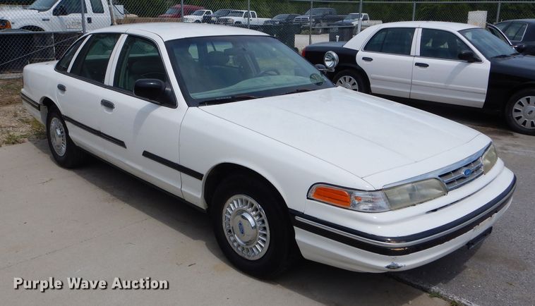 image for item DH6061 1996 Ford Crown Victoria Police Interceptor