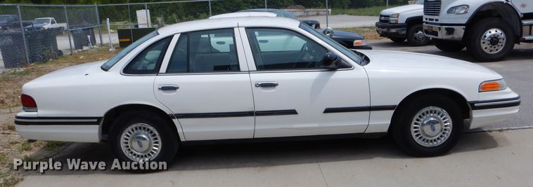 image for item DH6061 1996 Ford Crown Victoria Police Interceptor