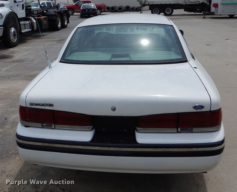 image for item DH6061 1996 Ford Crown Victoria Police Interceptor