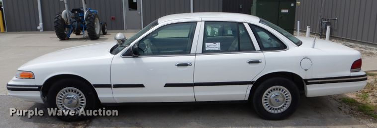 image for item DH6061 1996 Ford Crown Victoria Police Interceptor
