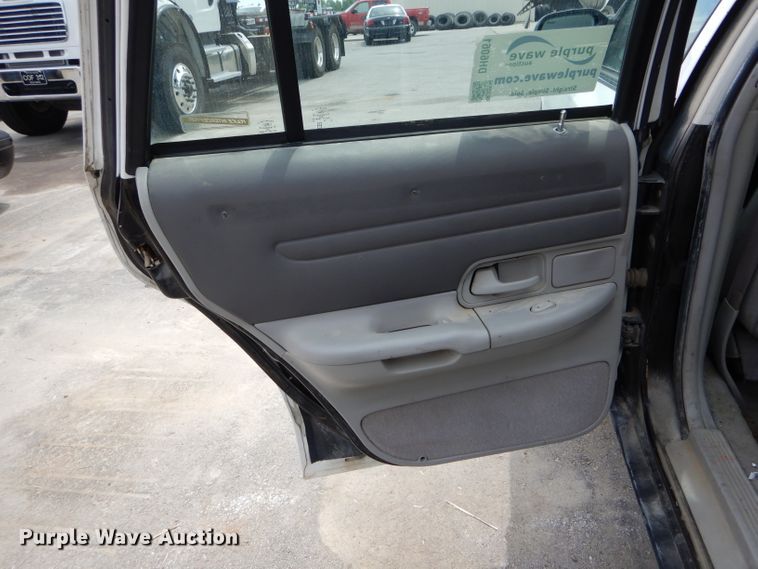 image for item DH6061 1996 Ford Crown Victoria Police Interceptor