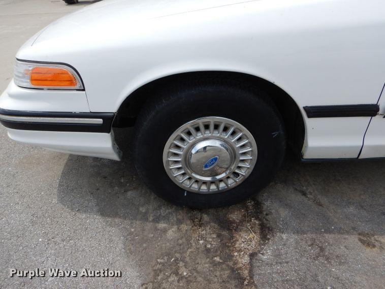 image for item DH6061 1996 Ford Crown Victoria Police Interceptor