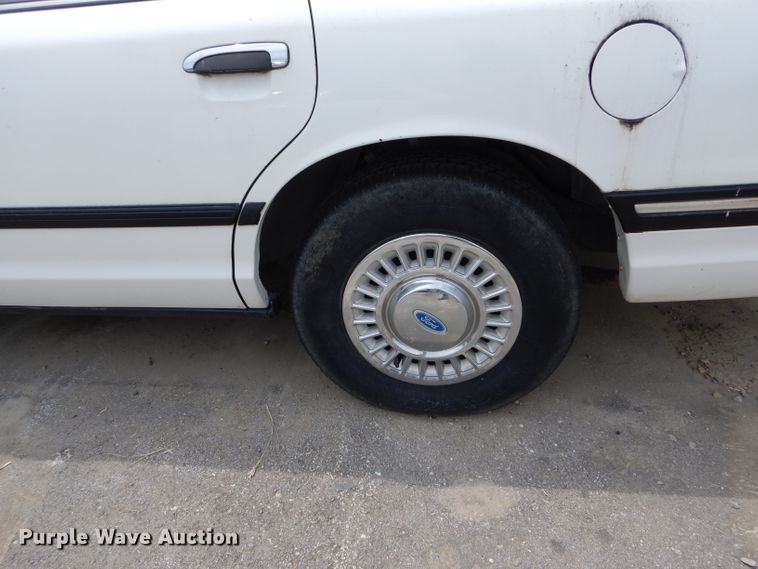 image for item DH6061 1996 Ford Crown Victoria Police Interceptor