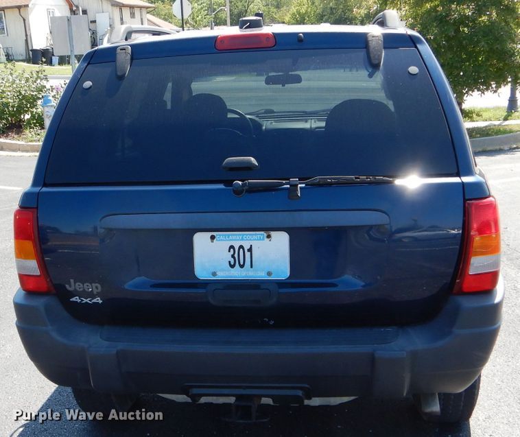 image for item DH6063 2004 Jeep Grand Cherokee Laredo SUV