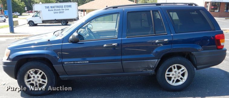 image for item DH6063 2004 Jeep Grand Cherokee Laredo SUV